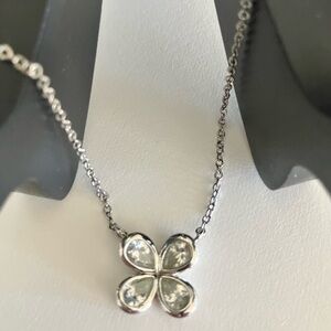Beautiful charm necklace cubic and silver flower design, adjustable looks new